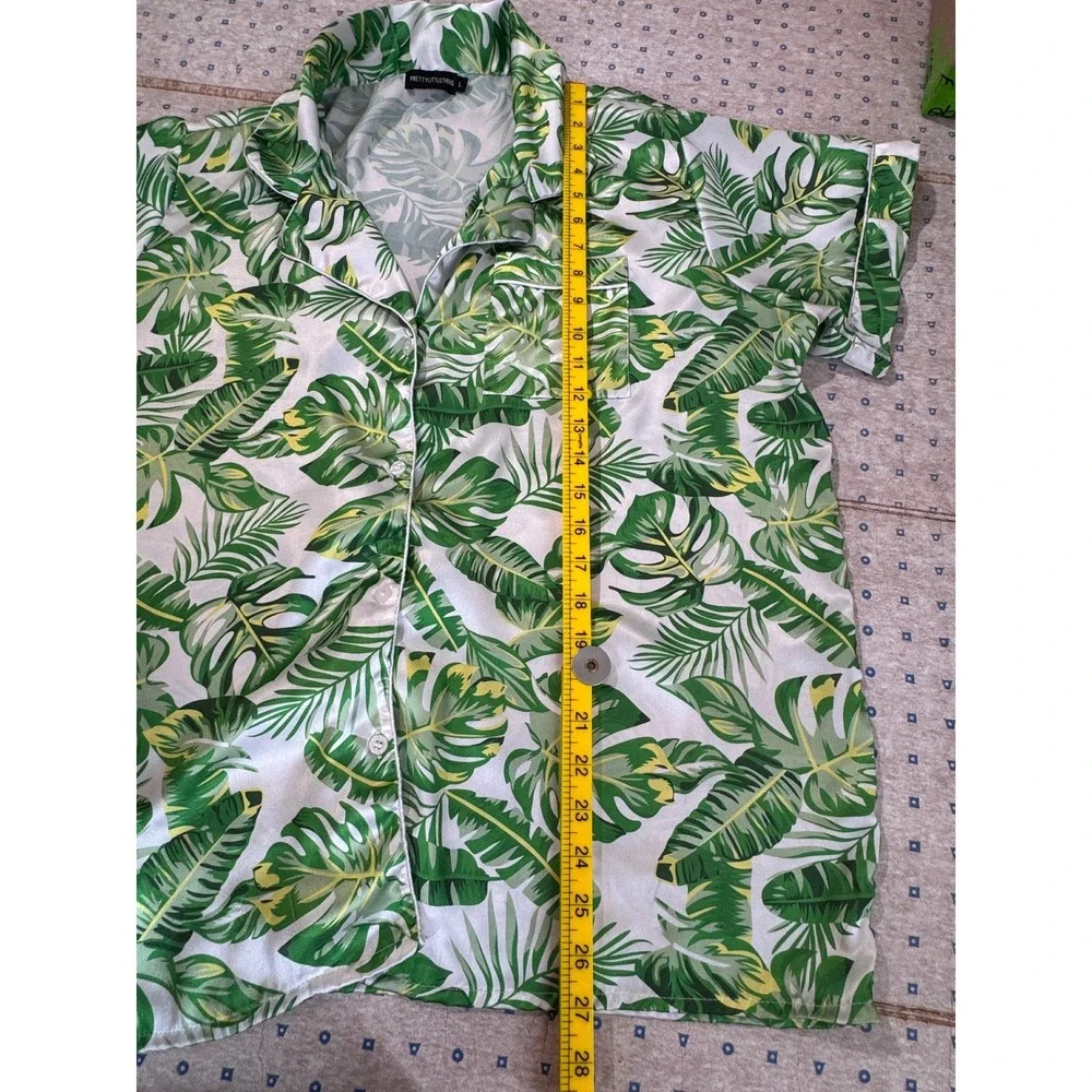 PrettyLittleThing Pajama Top Women Large Tropical Satin Button‎ Up EUC Monstera